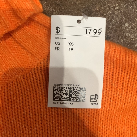 H$M sweater - Picture 2 of 2